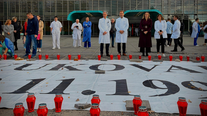 Djelatnici KB Dubrava zapalili lampione za žrtve Vukovara i Škabrnje, Foto: KB Dubrava /HRT