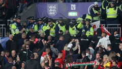 Sukob engleske policije i mađarskih navijača na Wembleyju 