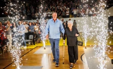 Toni Kukoč s majkom Radojkom , Foto: Zvonimir Barisin/PIXSELL