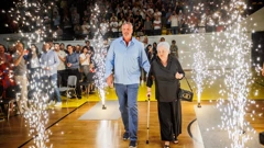 Toni Kukoč s majkom Radojkom 