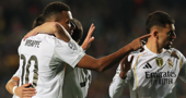 Kylian Mbappe slavi sa suigračima  