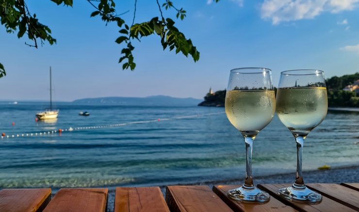Makarska zabranila prodaju alkohola iza 21 sat, mišljenja podijeljena