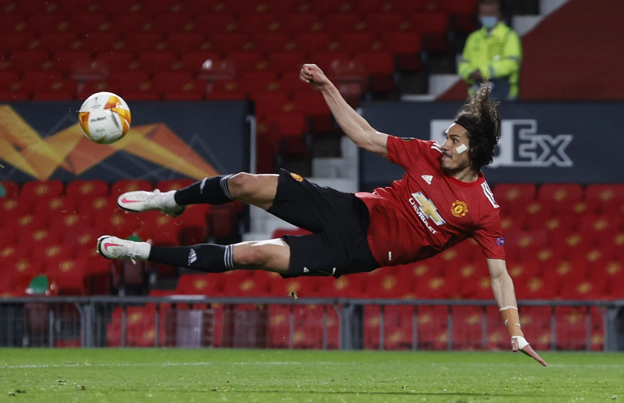 Edinson Cavani šutira prema golu, Foto: Phil Noble/REUTERS