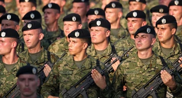 9. gardijska brigada Vukovi na vojnom mimohodu