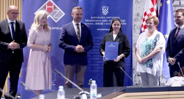 Piletić uručio ugovore
