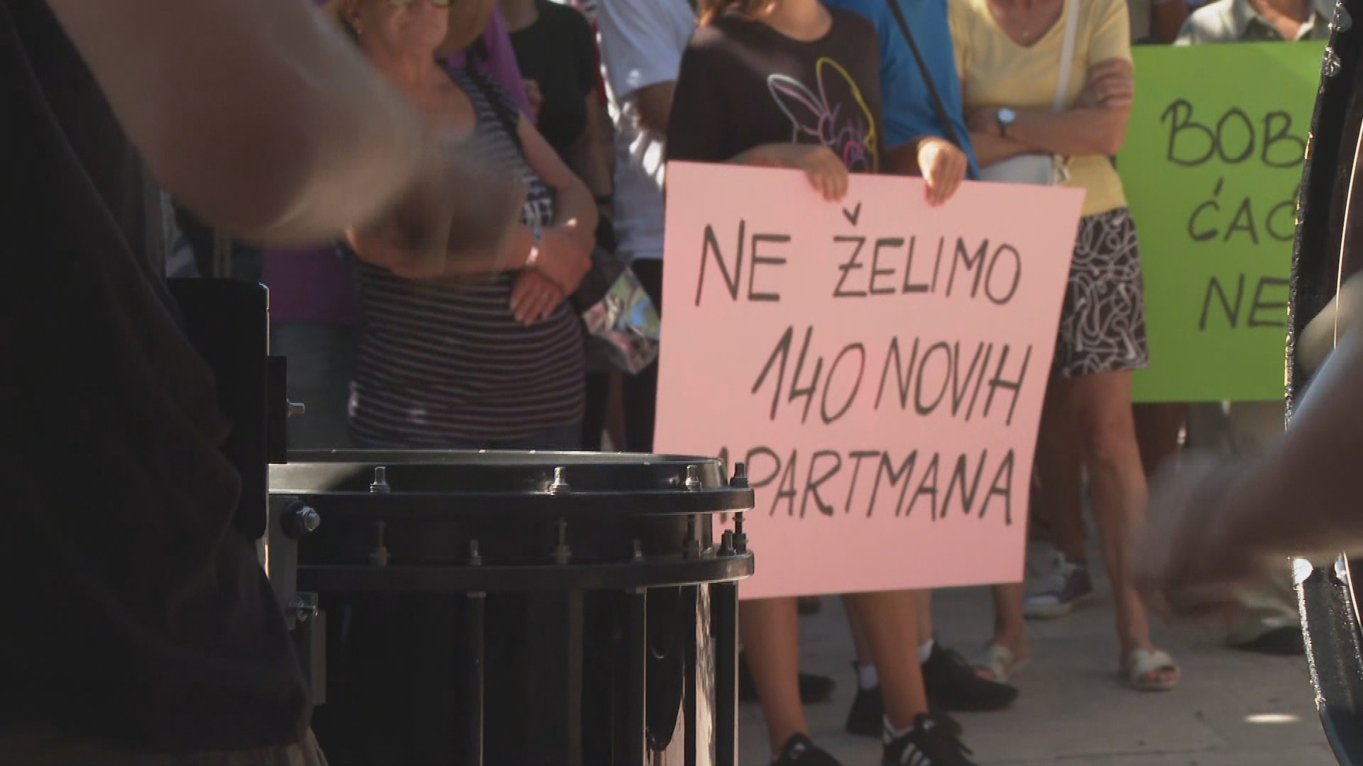 Protest gegen den Verkauf von Grundstücken auf der Halbinsel Osejava in Makarska 5 studio 4 frame 63414 20250921111125