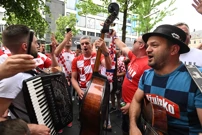 Tamburaši i hrvatski navijači u Rotterdamu, Foto: Ante Cizmic/CROPIX