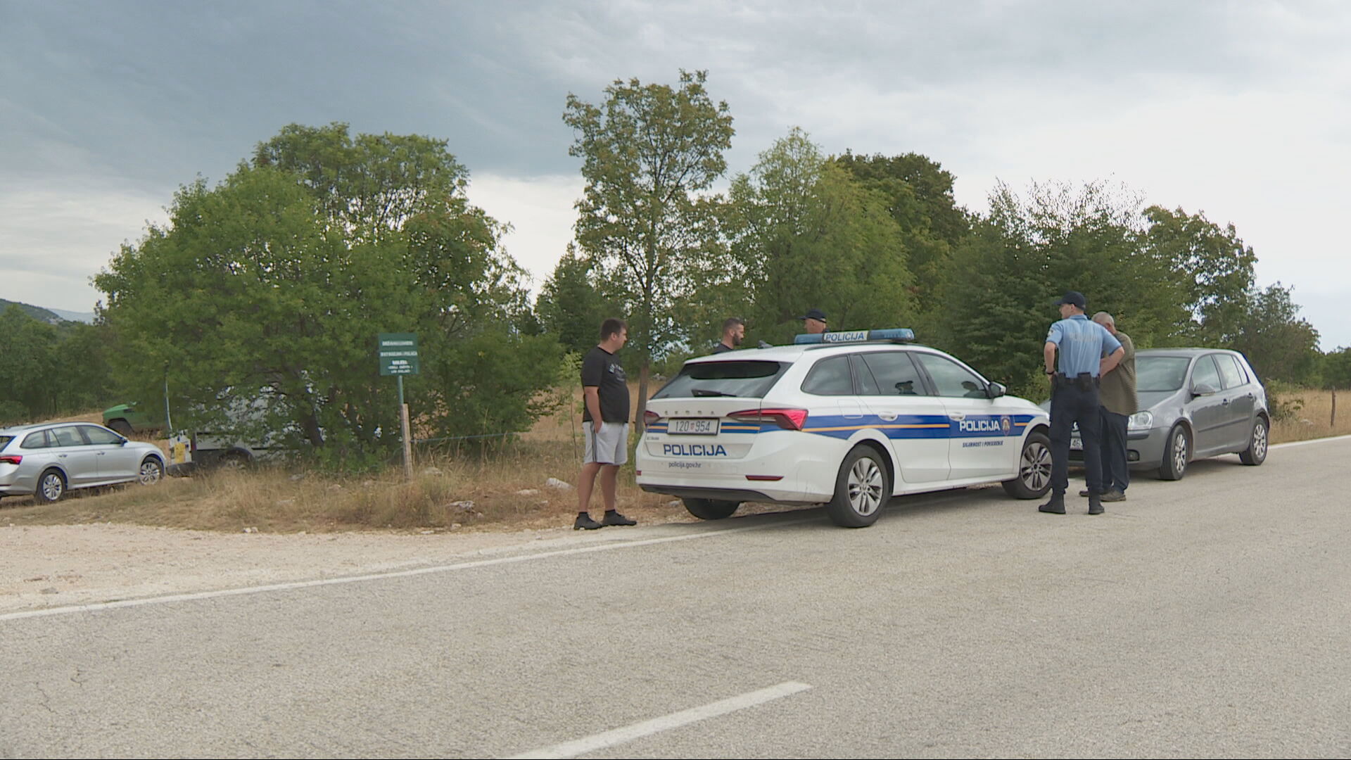 Verzweifelte Viehzüchter im dalmatinischen Zagora lassen tote Rinder am Straßenrand liegen 5 si tvd2 goveda kraj ceste slamic frame 1084 20250717171642