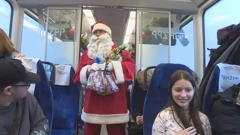 Vesela vožnja Tin–expressom: Djeca dočekala Djeda Božićnjaka