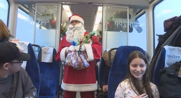 Vesela vožnja Tin–expressom: Djeca dočekala Djeda Božićnjaka