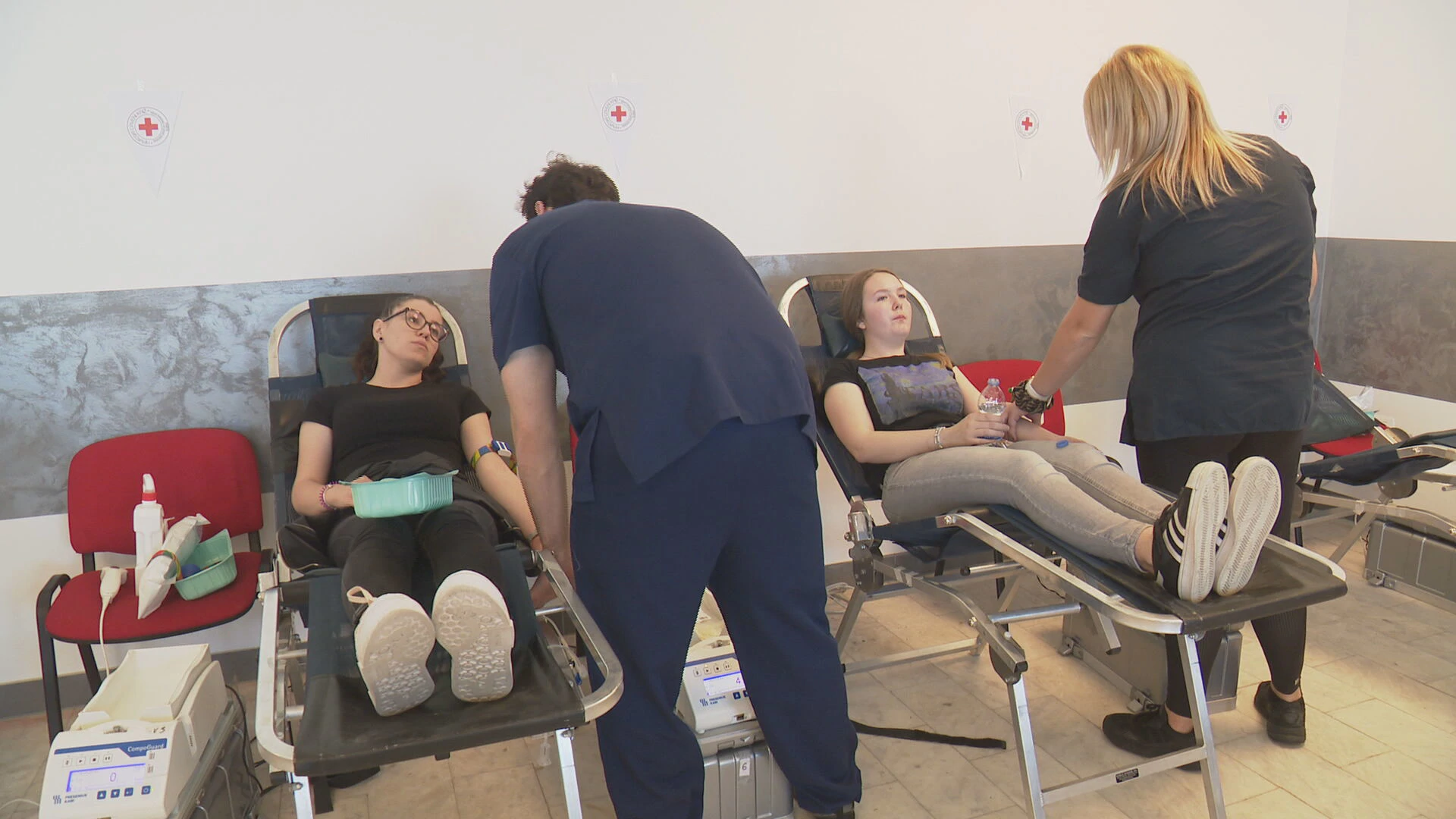 MatuRijada: Riječki maturanti daruju krv u Domu Crvenog križa