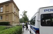Policija pred uredima Gradskih groblja Zagreb, Foto: Robert Anic/PIXSELL