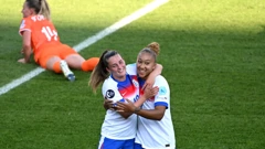 Ella Toone i Lauren James  