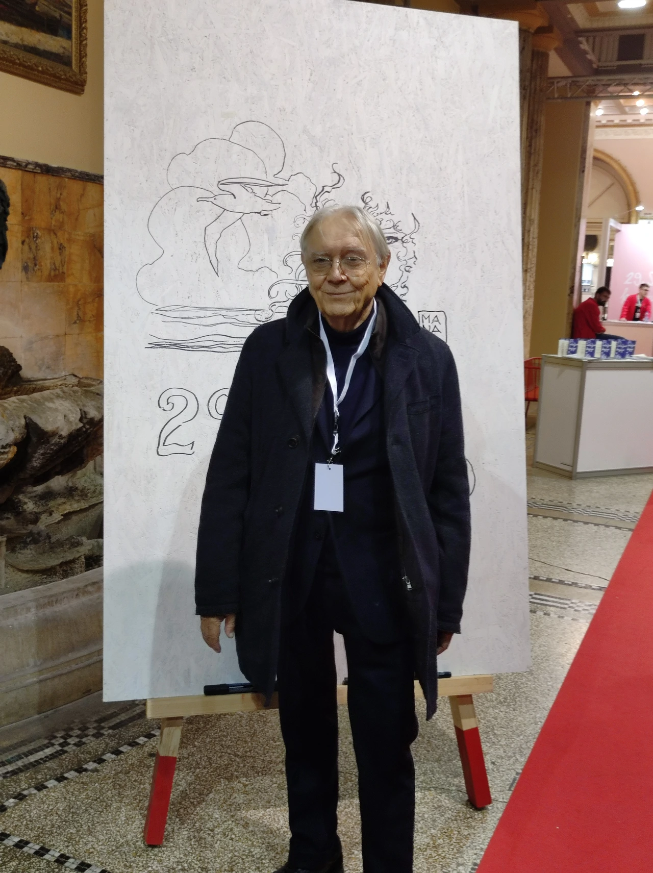 Milo Manara pred svojim crtežom u Domu hrvatskih branitelja na Sa(n)jmu knjige u Istri