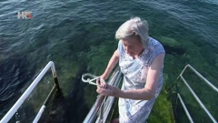 Gospođa Ana mjeri temperaturu mora