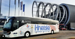 Autobus hrvatske rukometne reprezentacije ispred dvorane Gradski vrt u Osijeku, Foto: Športski objekti Osijek/-