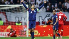 Virgil van Dijk i Memphis Depay  