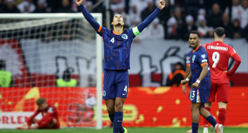 Virgil van Dijk i Memphis Depay  