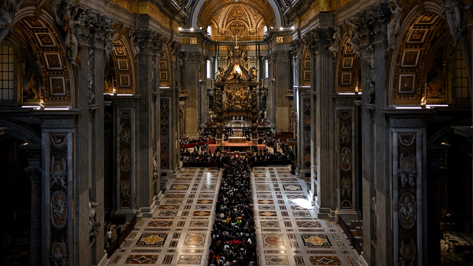 Zatvara se Papin lijes, Franji počast odalo 150.000 ljudi iz cijeloga svijeta