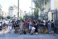 Novinari ispred zgrade Suda u Ateni, Foto: Ronald Gorsic/CROPIX