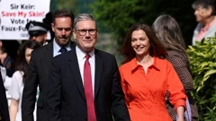 Čelnik laburista Keir Starmer sa suprugom Victoriom