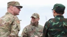Potpukovnik Američkih zračnih snaga Bryan Shoupe promatra vježbu Zapad 2025