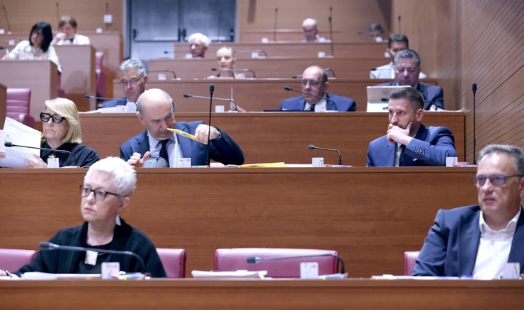 U Saboru polemično zbog inflacije