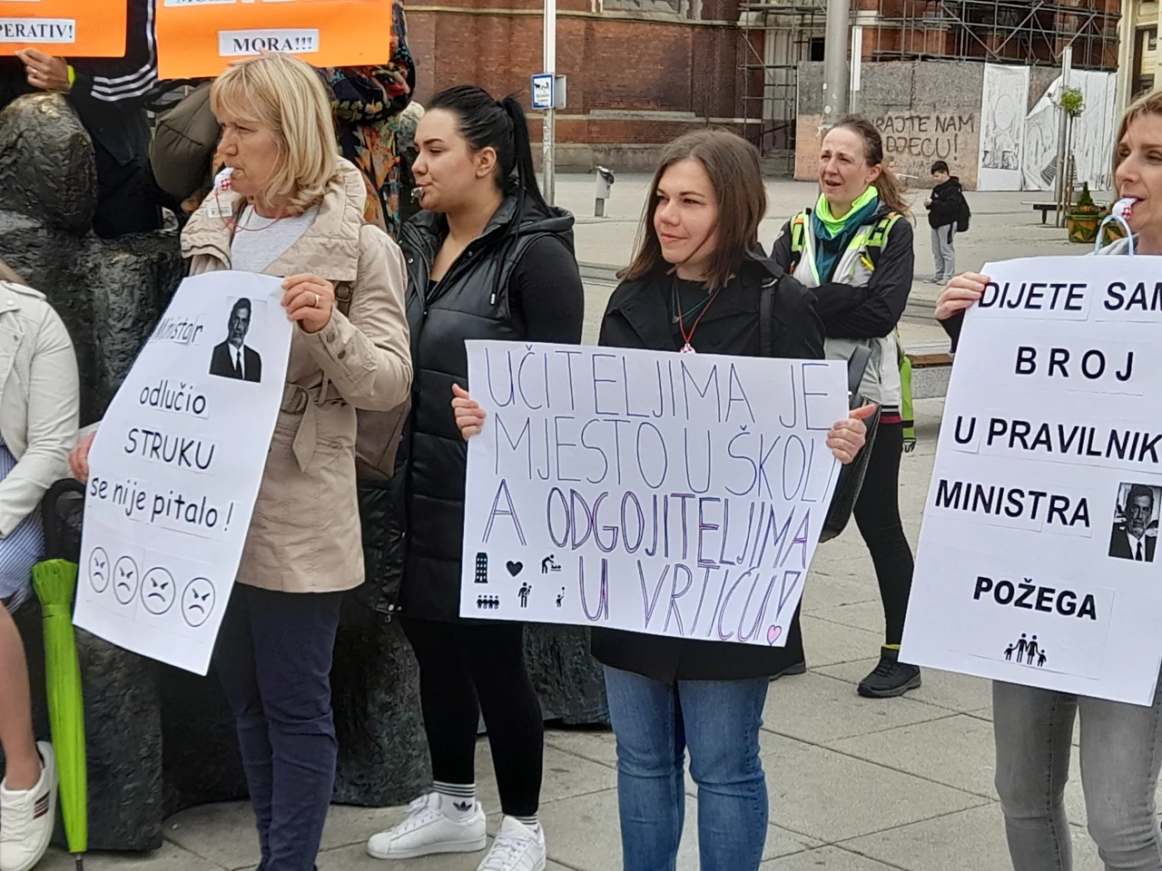 Prosvjed odgojitelja na Trgu Ante Starčevića, Foto: Vlatko Franjin/HRT Radio Osijek