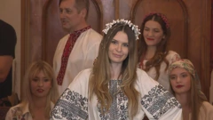 Revija ukrajinskih vezenih košulja - višivanki