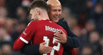 Conor Bradley i Arne Slot