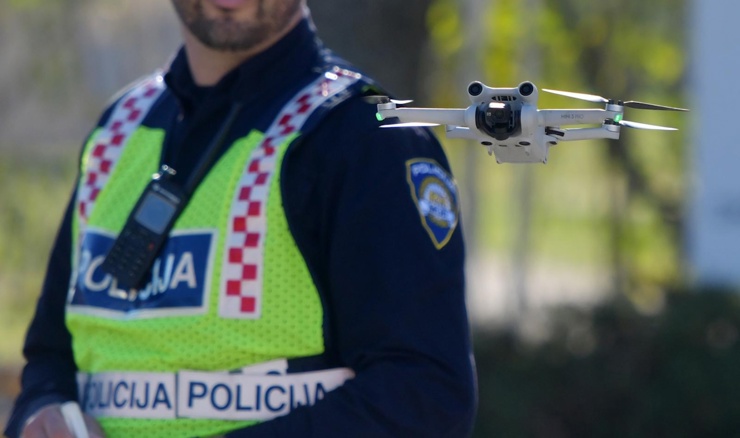 Policijski dronovi vide sve prometne prekršaje, od mobitela do pojasa