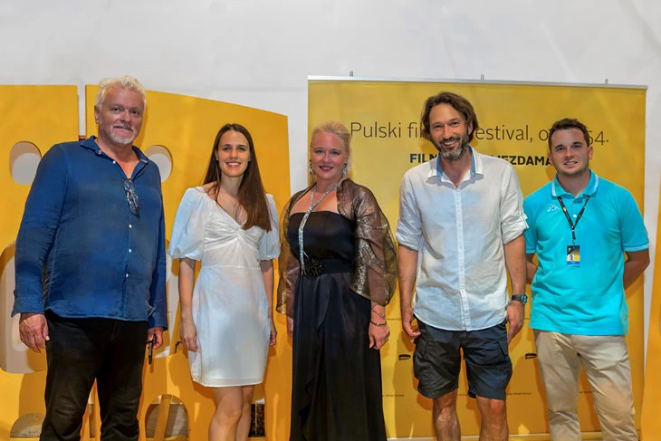 Autorski tim filma "Slavko Kopač: Barbarska profinjenost" na premijeri u pulskom INK-u