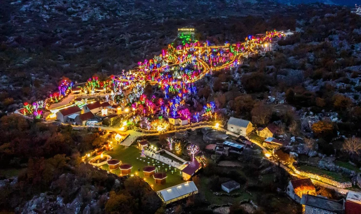 Božićno selo u Gornjem Dolcu