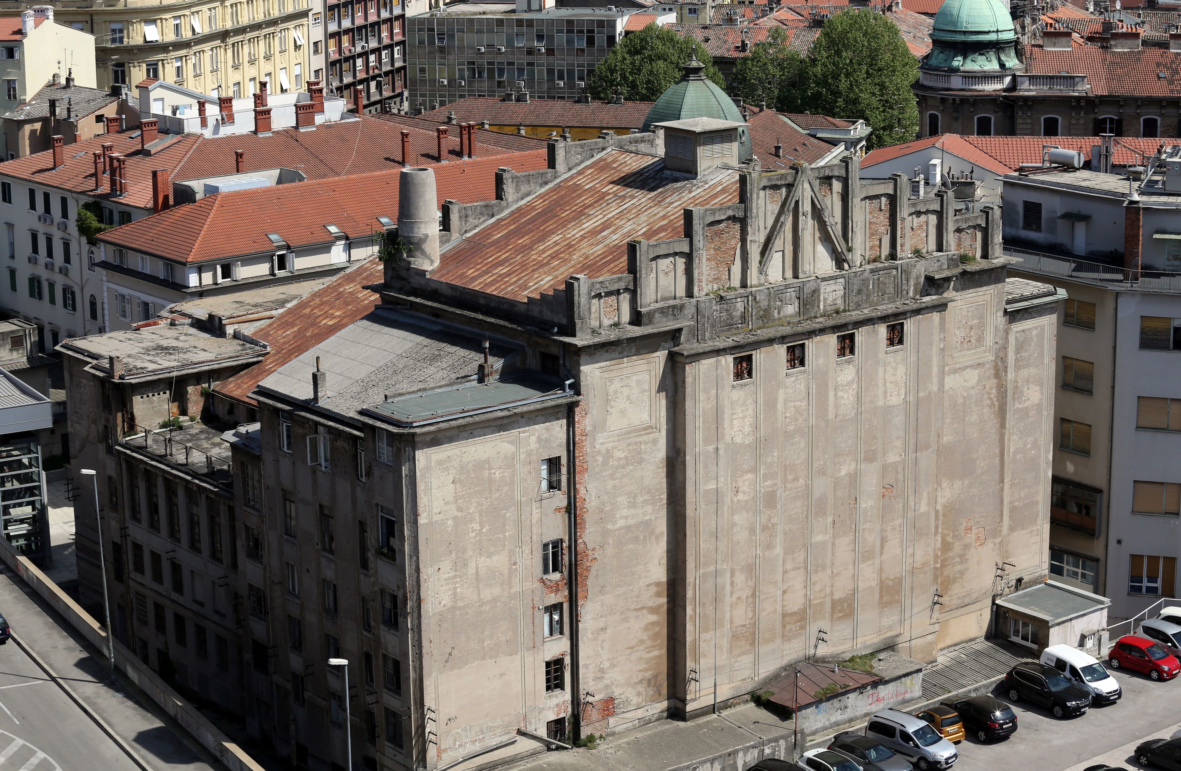 Fenice više neće propadati: Grad Rijeka ulaže 200 tisuća eura u spas legendarne zgrade