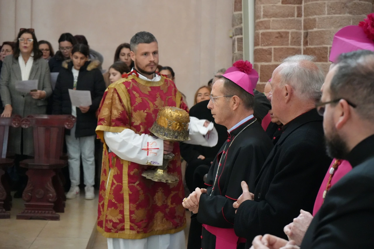 Lodama počele tradicionalne Tripundanske svečanosti u Kotoru