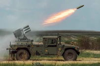 Pripadnici 3. jurišne brigade "Pomsta" Državne granične straže Urajine s hrvatskim VBR-om Rak-12, Foto: Nacionalni informativni portal "Pritisak", Telegram/HRT