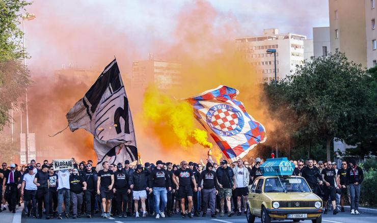 Split: Predala se još dva navijača, traje potraga za još petoricom