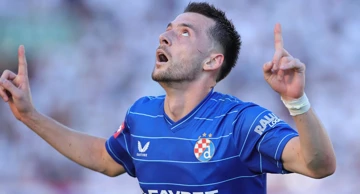 Arber Hoxha slavi gol za 0:1