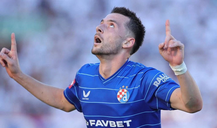 Arber Hoxha slavi gol za 0:1