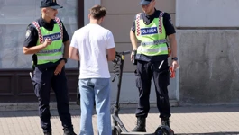 Policija kontrolira vozače romobila