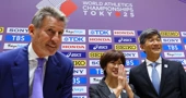 Sebastian Coe s japanskim organizatorima SP-a