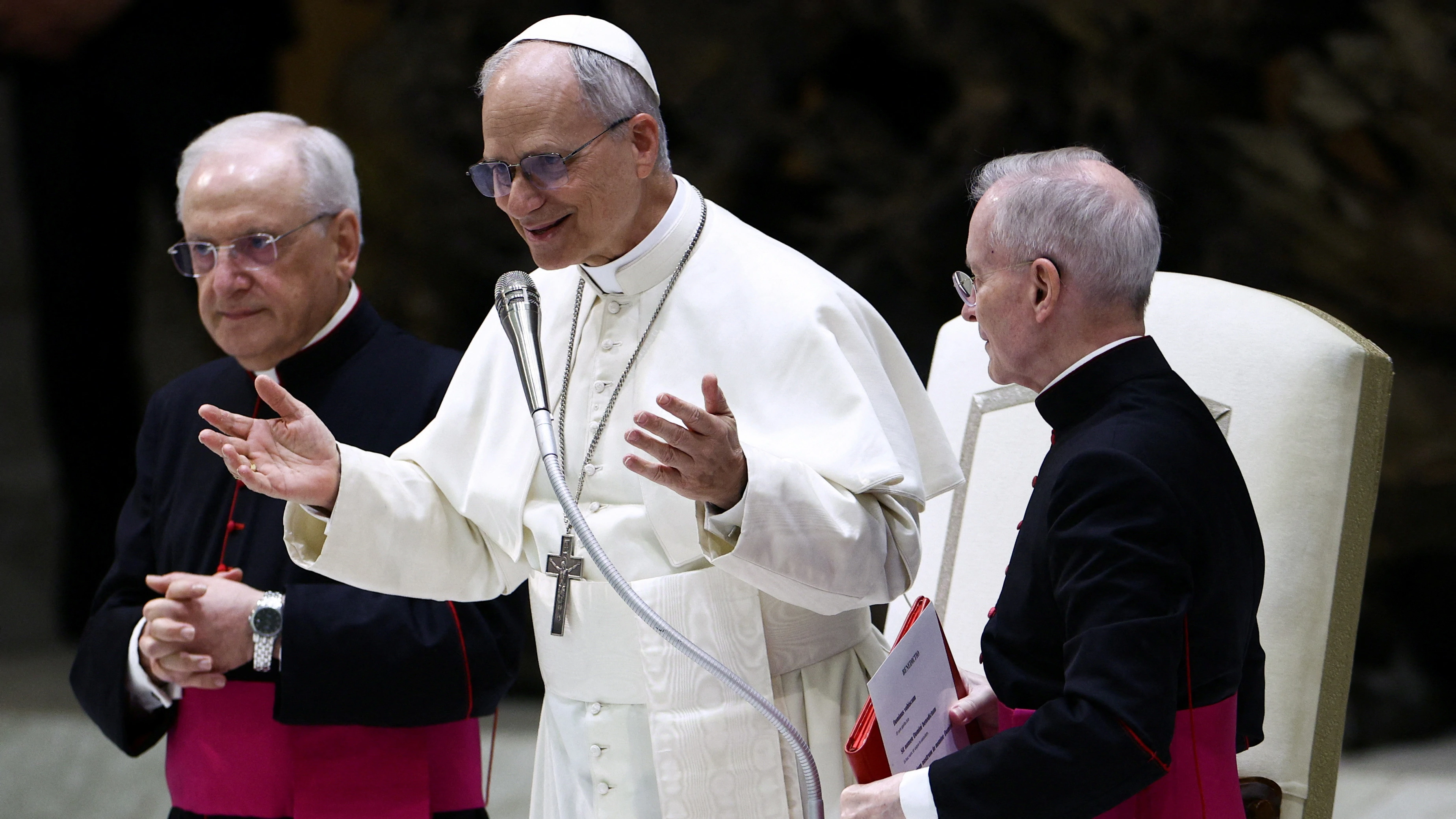 Papa odbacio 'rat riječima', pozvao na oslobađanje zatvorenih novinara