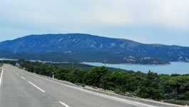 Cesta koja spaja Cres i Lošinj