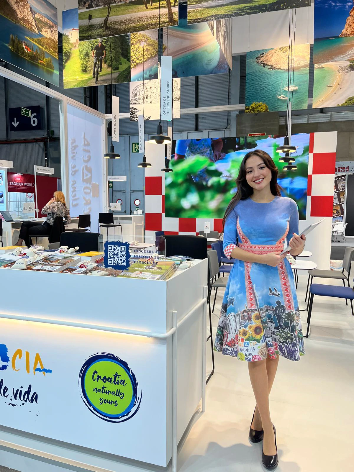 Fabiana Guzmán - azafata de la Oficina de Turismo de Croacia en Madrid