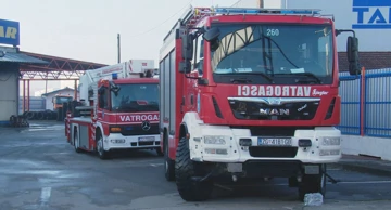 Požar u Svetoj Nedelji pod nadzorom, ali još nije ugašen