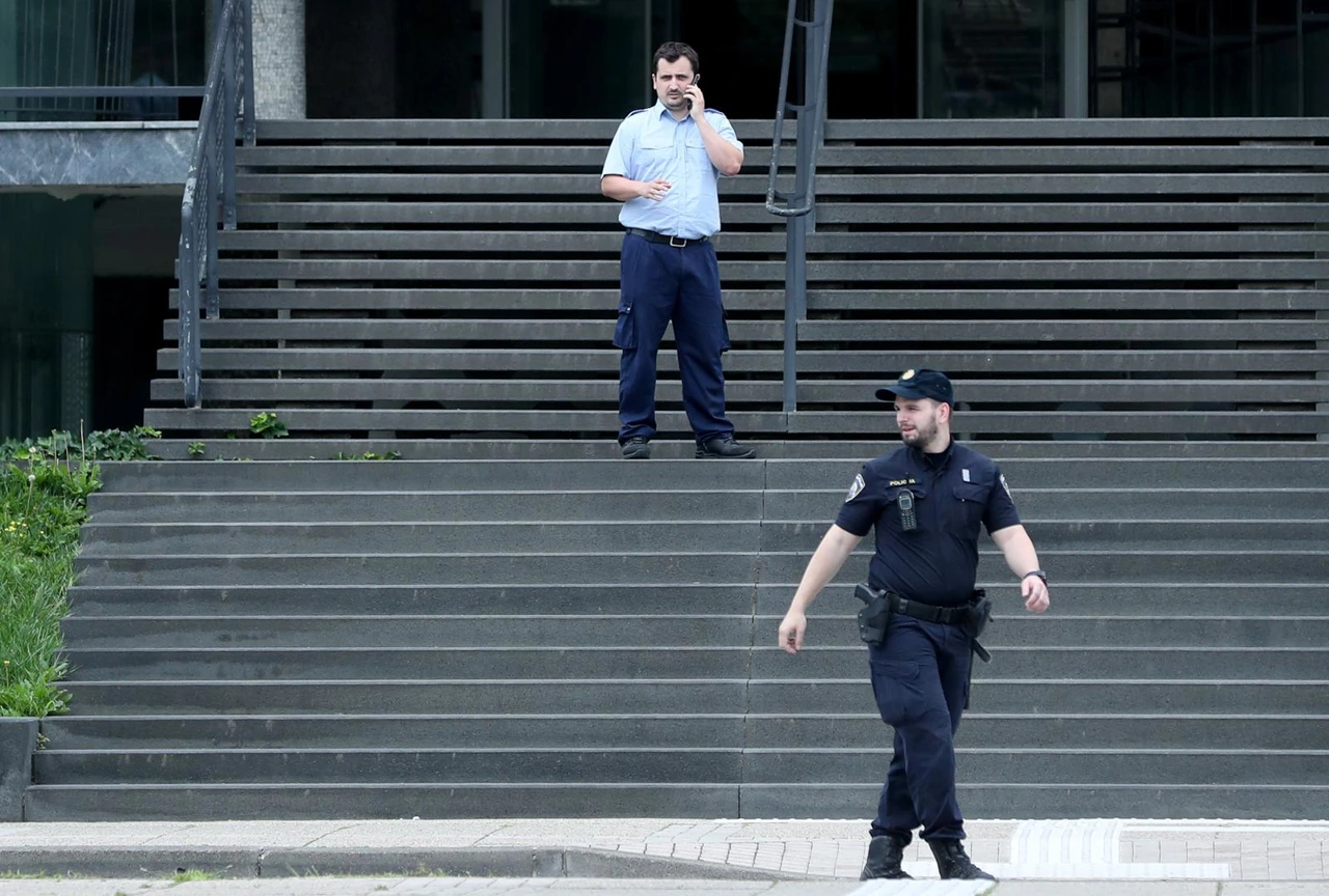 Evakuacija zbog dojave o bombi , Foto: Matija Habljak/PIXSELL