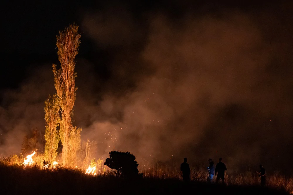 Teška noć iza vatrogasaca, požar kod Ražanca pod kontrolom, Foto: Dino Stanin/PIXSELL