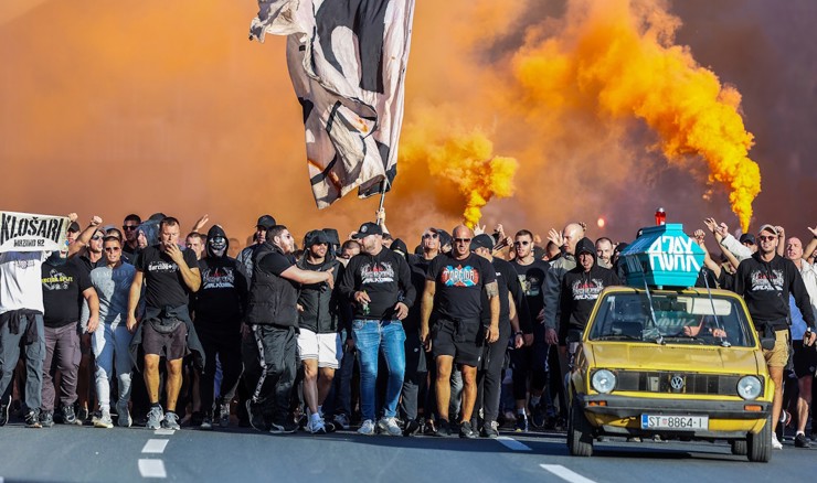 Skandalozan korteo Torcide uoči Ajaxa, policija istražuje