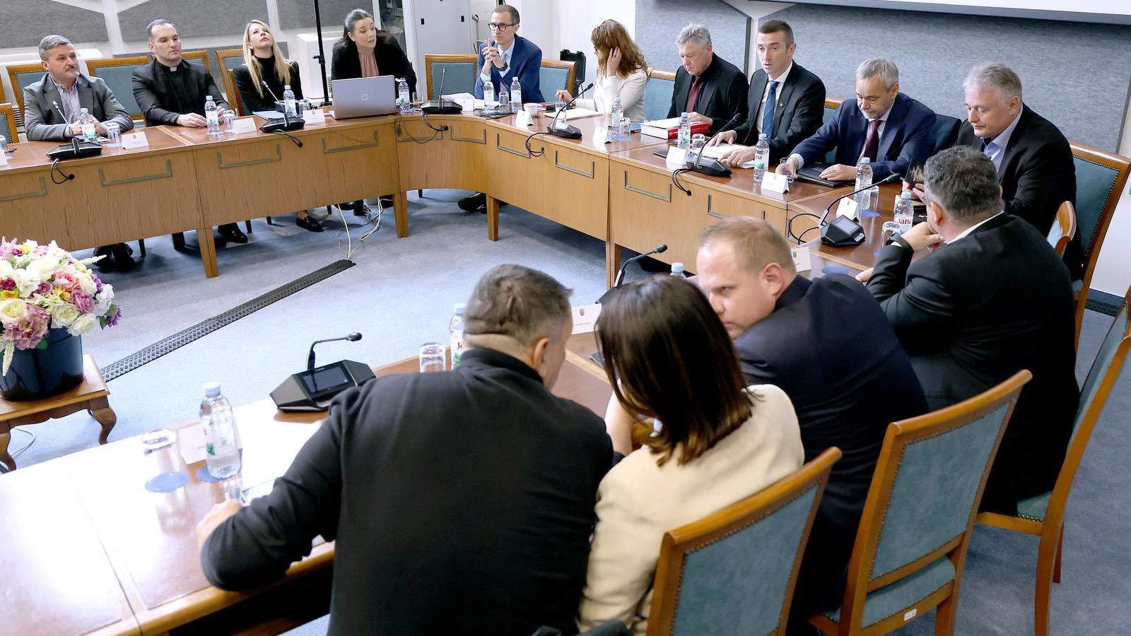 Okrugli stol o zločinima jugokomunizma: Hrvatska treba osuditi sve totalitarizme