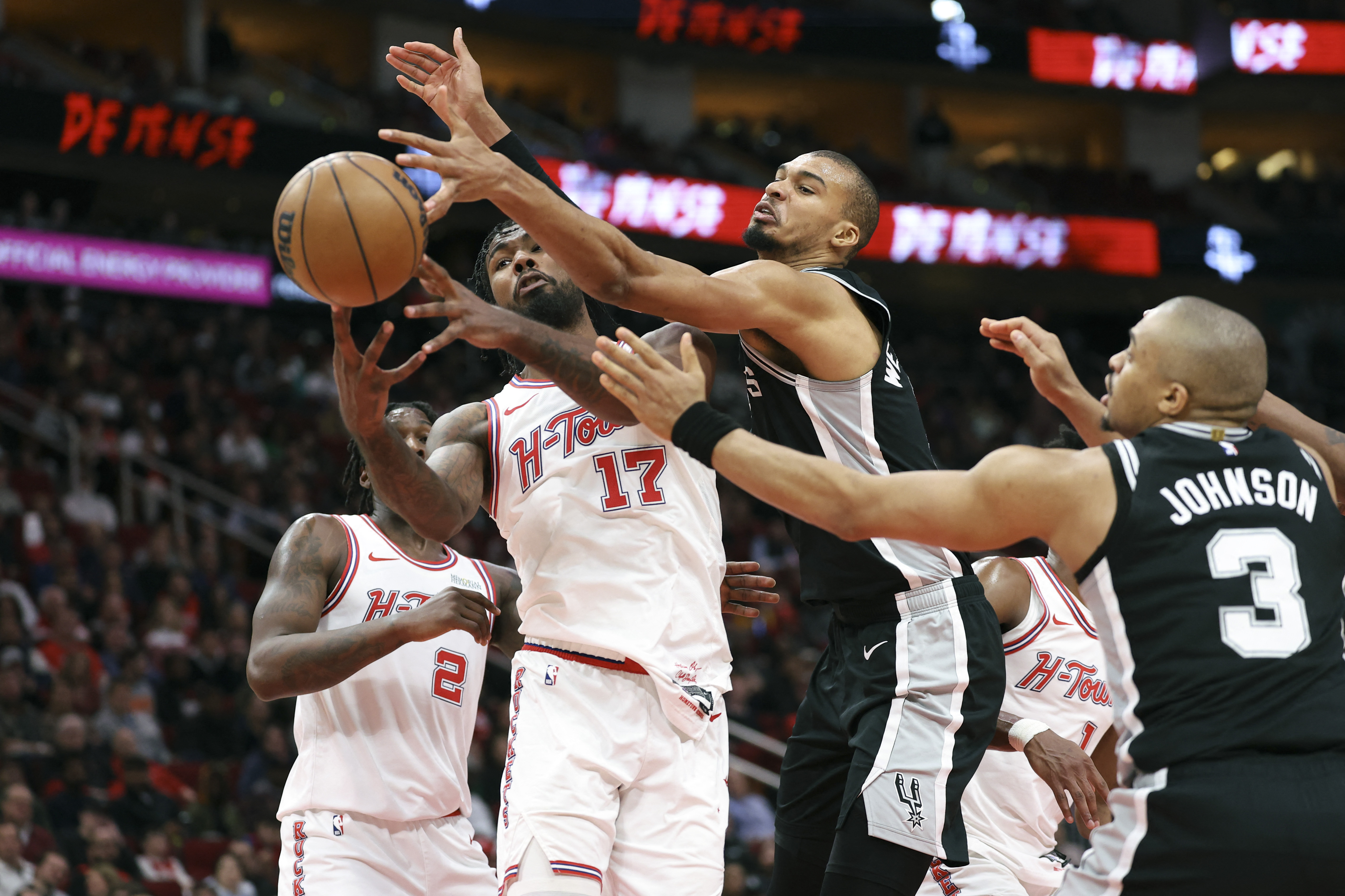 Spurs schlagen Rockets, Cavaliers schlagen Lakers 5 2026 01 29t051615z 45389698 mt1usatoday28109395 rtrmadp 3 nba san antonio spurs at houston rockets 20260129080028